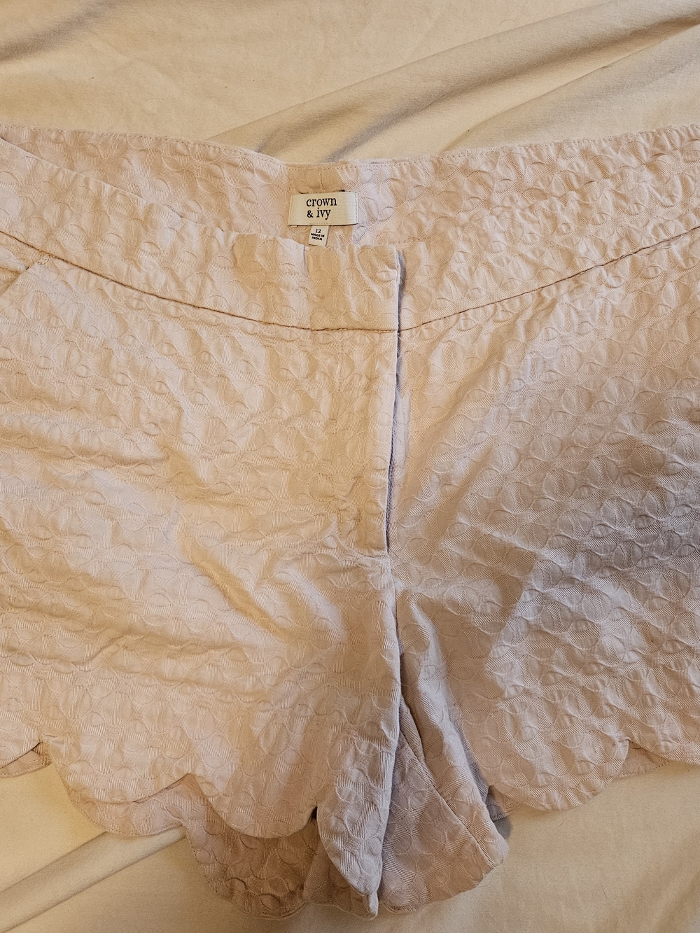 Crown & Ivy Scalloped Textured Shorts in Light Pink